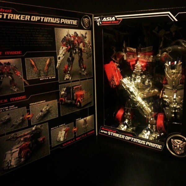 Transformers Asia+APS 01 Striker Optimus Prime In Hand Images .jpg (19 of 19)